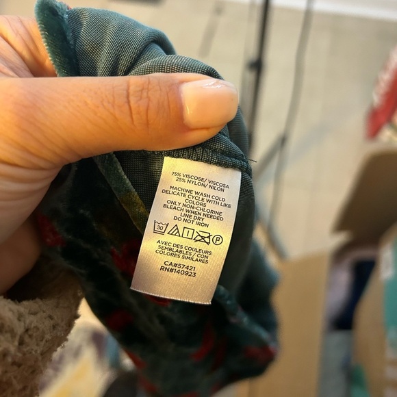 NWT Loft Floral Velvet Shirred Halter Top - Picture 7 of 8